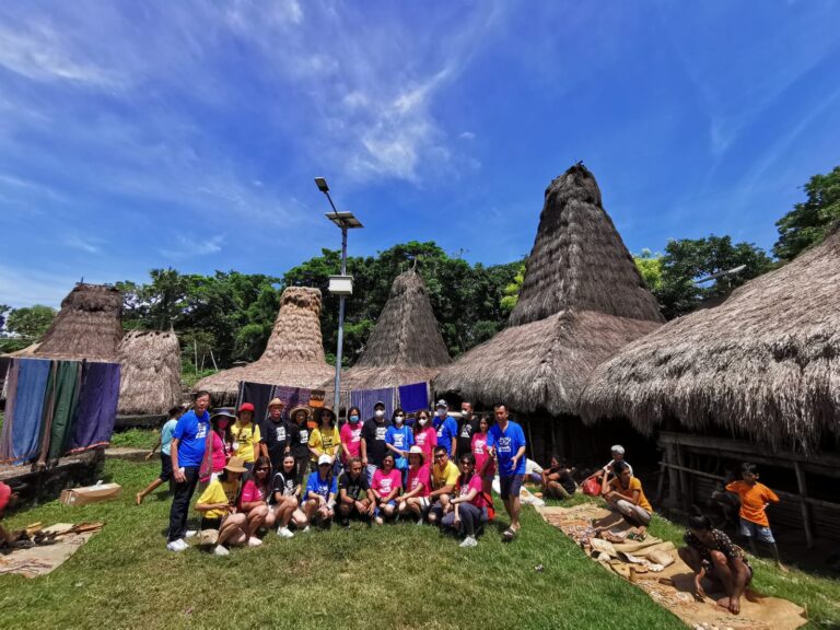 traveling indonesia timur